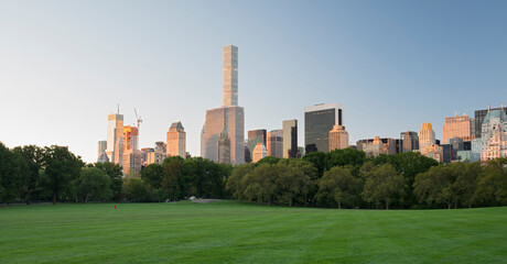 Fototapeta na wymiar Hochhäuser am Central Park, Sheep Meadow, Manhatten, New York City, New York, USA