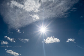 Fototapeta premium Blue autumn sky with clouds and sunbeams