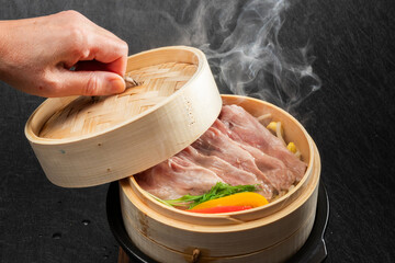 蒸し豚料理　Healthy steamed pork home cooking