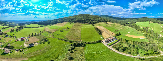 Lot nad Jastrzębikiem latem. Piękna, letnia panorama. © rogozinski