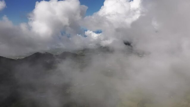 The Makes plain on Reunion Island accross the clouds