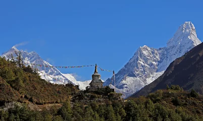Crédence de cuisine en verre imprimé Ama Dablam peaks in the himalayas seen en route to Everest Base Camp