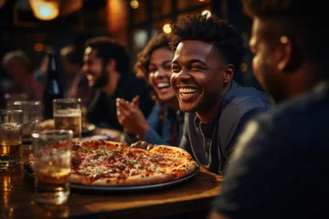 Keuken spatwand met foto Happy young multinational friends eating pizza in a restaurant © sofiko14