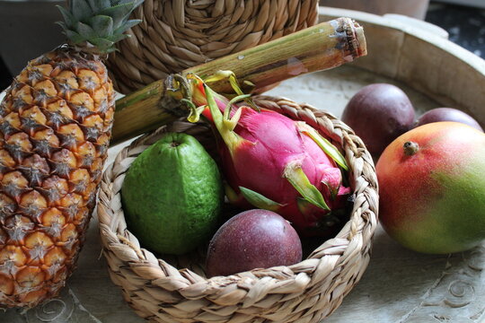 Corbeille de fruits exotiques