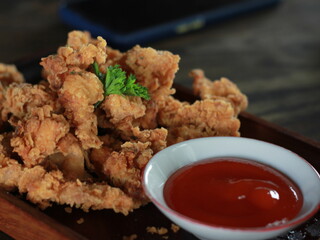 close up crunchy fried chicken on the table