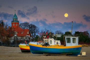 Photo sur Plexiglas La Baltique, Sopot, Pologne Fishing boats on the beach of Baltic Sea in Sopot with the full moon, Poland
