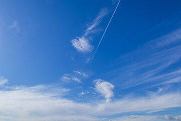 青空と飛行機雲