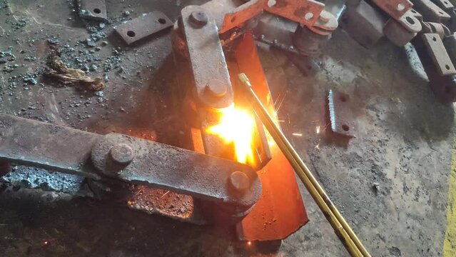 Iron cutting work at the factory