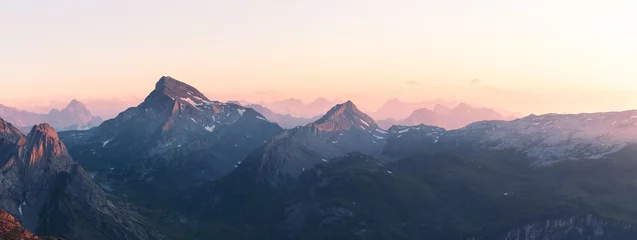 Fototapete Alpen sunrise in the mountains