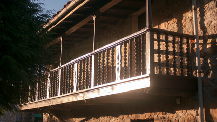 Balcón de madera en casas rural de Asturias