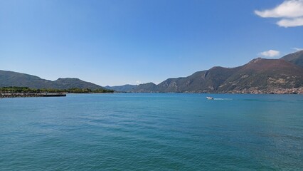 Fototapeta premium Iseo Lake Blue Holiday Hills