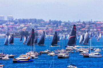 Sydney Hobart Yacht race maxis side