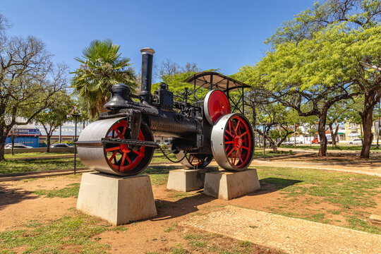 pra&ccedil;a p&uacute;blica na cidade de Corumb&aacute;, regi&atilde;o do Pantanal Sul, Estado do Mato Grosso do Sul, Brasil