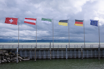 Nationalflaggen im Wind am Bodensee, Dreiländereck, EU