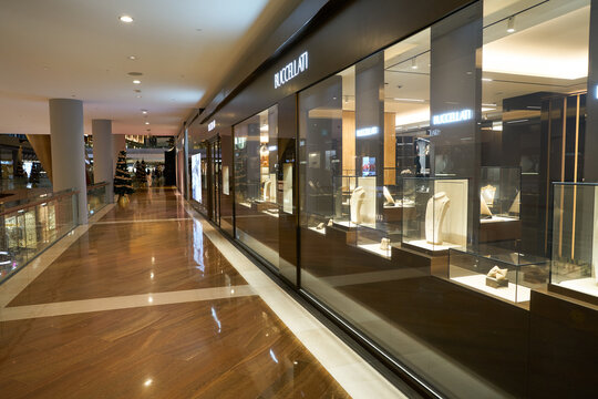 SINGAPORE - NOVEMBER 05, 2023: Buccellati storefront inside the Shoppes at Marina Bay Sands.