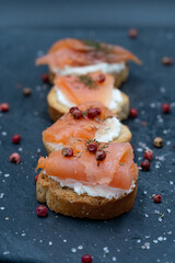 Toast saumon sur ardoise