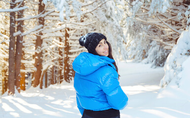 Fototapeta na wymiar Beautiful woman with warm blue jacket standing in the winter mountain .Vitosha ,Bulgaria 