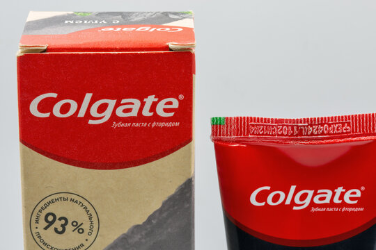 Colgate fluoride effective whitening with charcoal toothpaste pack closeup