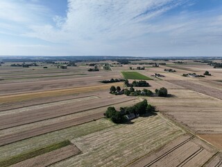 Obszary rolnicze, gdzie jest świeże powietrze świeżą żywność od małych lokalnych gospodarstw, ekologiczna polska wieś.  - obrazy, fototapety, plakaty