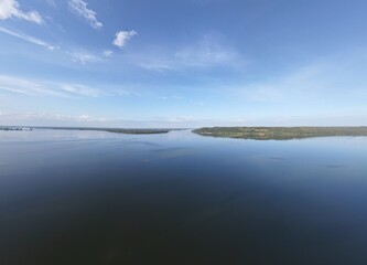 Landscapes of America, on the horizon a strip of land separates the sky and the lake.
