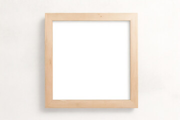 Leere hölzerne Bilderrahmen-Attrappe isoliert auf transparentem Hintergrund, horizontale Landschaftsgrafik-Vorlage für Foto, Bild, Bild, Wandkunst, Text, Zitat. Rahmen aus hellem Eichenholz.