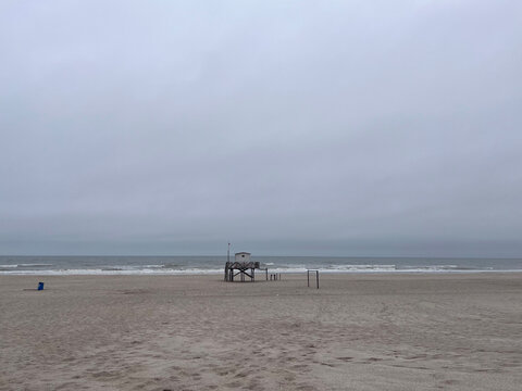 puesto del guardavidas en la costa atl&aacute;ntica argentina