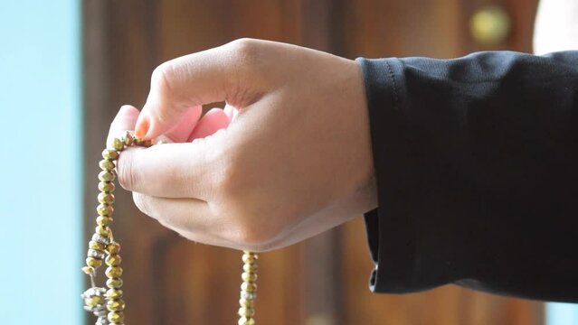 muslim woman praying