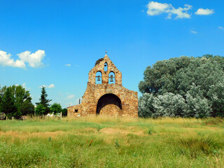 Fototapeta na wymiar church in Friera de Valverde, Zamora
