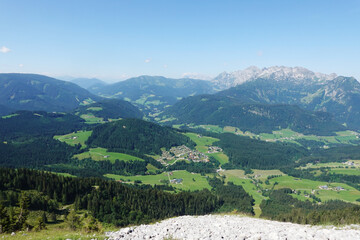Fototapeta na wymiar The view from Gosaukamm mountain ridge, Austria