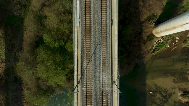 Korea's high-speed railway is passing the bridge, KTX