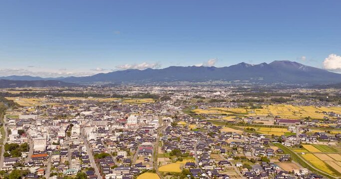 空撮 - 日本の長野県佐久市 都市風景 秋 ビジネス素材 観光素材 ドリーイン