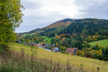 Lausche mit Waltersdorf im Herbst