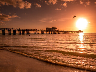 Fototapeta na wymiar Sunset at Fort Myers Beach