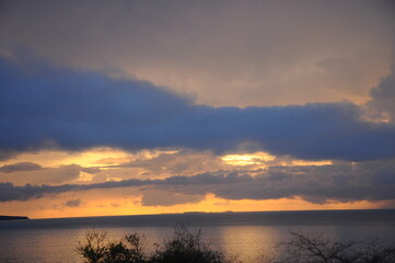 Obraz premium sunset over the lake