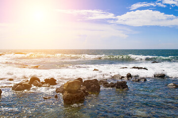 Fototapeta na wymiar Sea tropical beach and sun on blue sky.