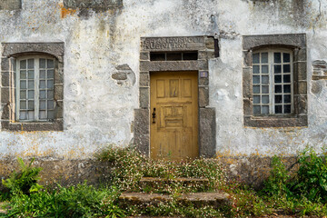Fototapeta na wymiar Verlassenes Haus in der Bretagne