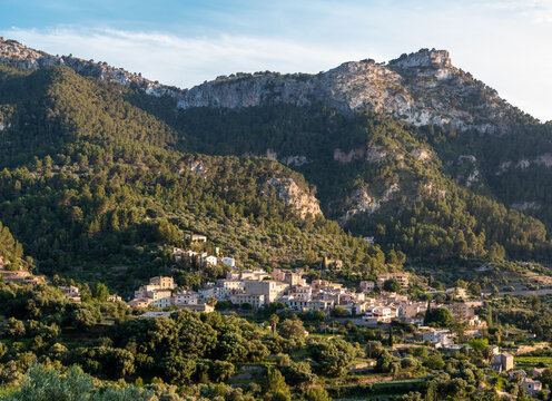 View of the mountain village of Estellencs, in Sierra de Tramuntana, Northwestern Coast, in the island of Majorca, Balearic Islands, Spain, Europe