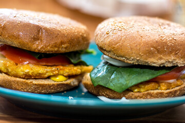 Hamburgesa vegetariana con pan de trigo integral