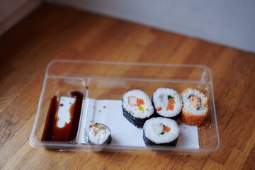 Take away sushi set