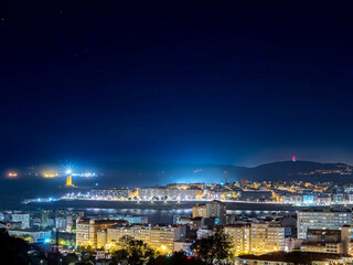 Fototapeta na wymiar Explora la Magia Nocturna: Fotografía del Cielo en Coruña, Galicia, España - Estrellas, Luces y Paisajes Sublimes