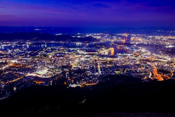 福岡県、皿倉山展望台から眺める北九州市の夜景（旧八幡製鉄所方面方面）