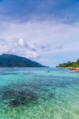 Fototapeta premium Beautiful Andaman sea, Tropical Turquoise clear blue sea and blue sky background at Lipe Island, Satun, Thailand - summer vacation travel