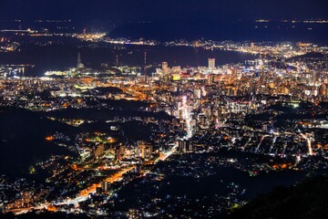 福岡県、皿倉山展望台から眺める北九州市の夜景（小倉、関門海峡方面）