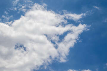 Obraz premium Shape of a man praying seen in the clouds