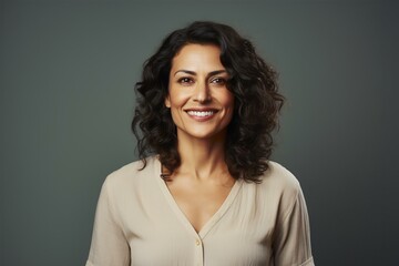 Obraz premium Portrait of Smiling Woman with Curly Hair, Generative AI