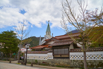 Fototapeta premium 島根(山陰の小京都)津和野町 殿町通りの津和野カトリック教会付近