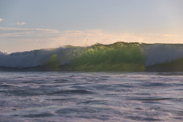 Obraz premium Beautiful ocean wave in the morning.