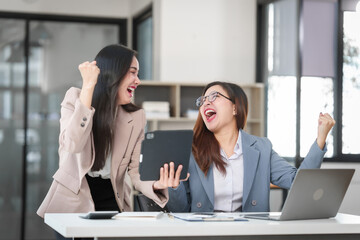 Obraz premium Two Asian businesswomen working together, meeting and discuss of new business project, professional people.