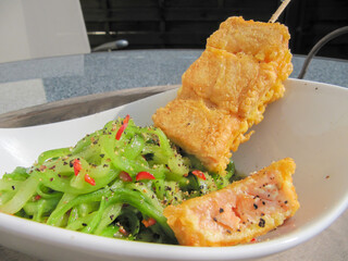 lachsspieß fisch spiess mit salat 