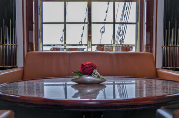 Elegante und luxuriöse Lounge Bar Aufenthaltsraum im Jugendstil auf Luxus Kreuzfahrtschiff...